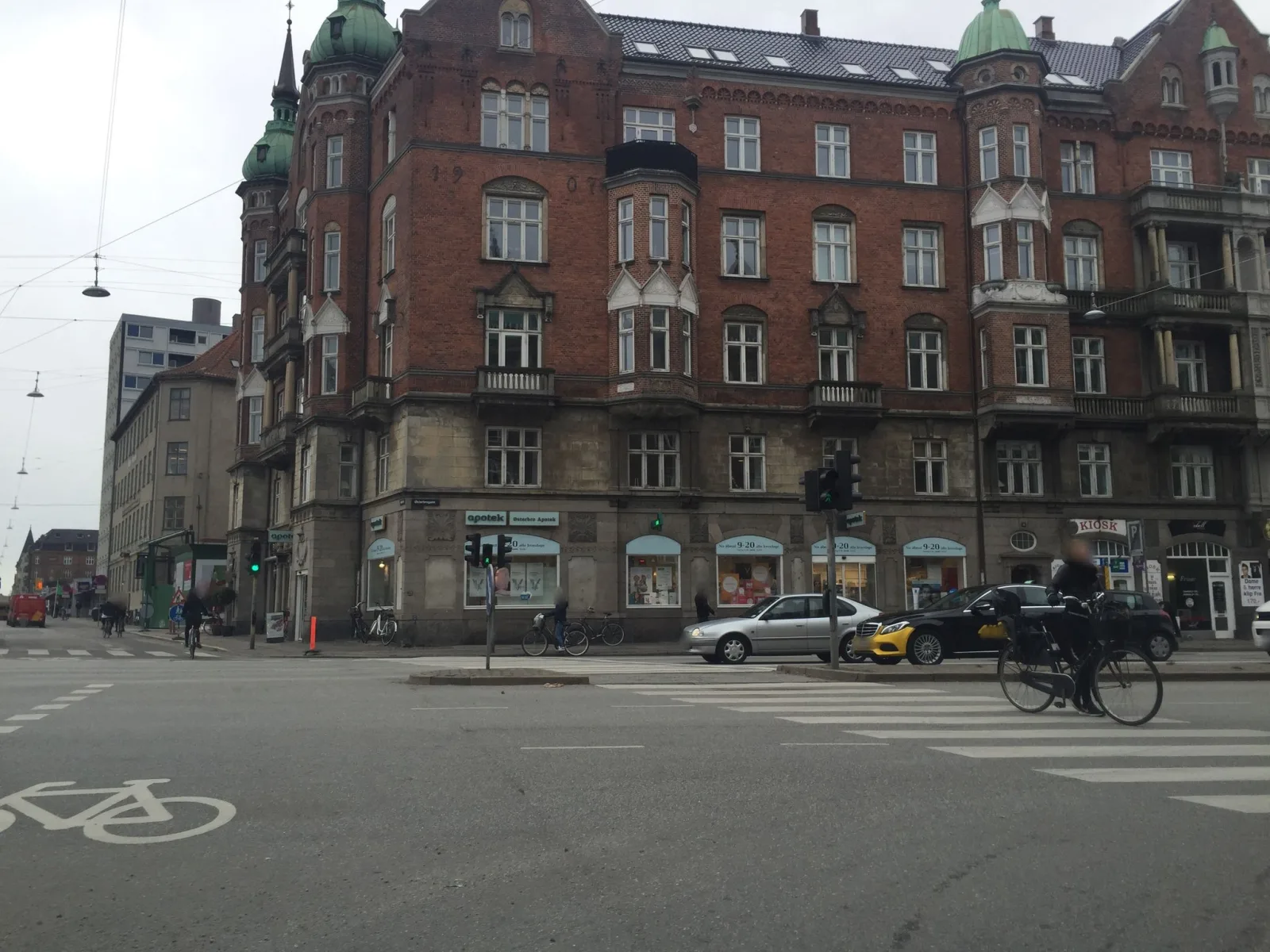 Mapillary-Foto in der Nähe von Gorilla Juice