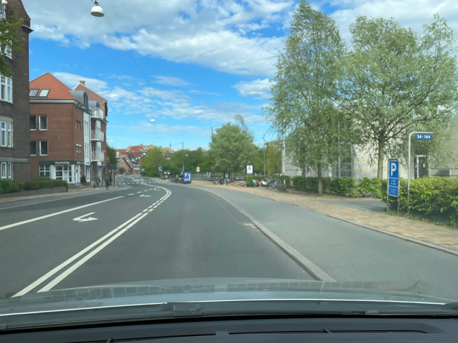 Mapillary-Foto in der Nähe von Pizza Monte Carlo