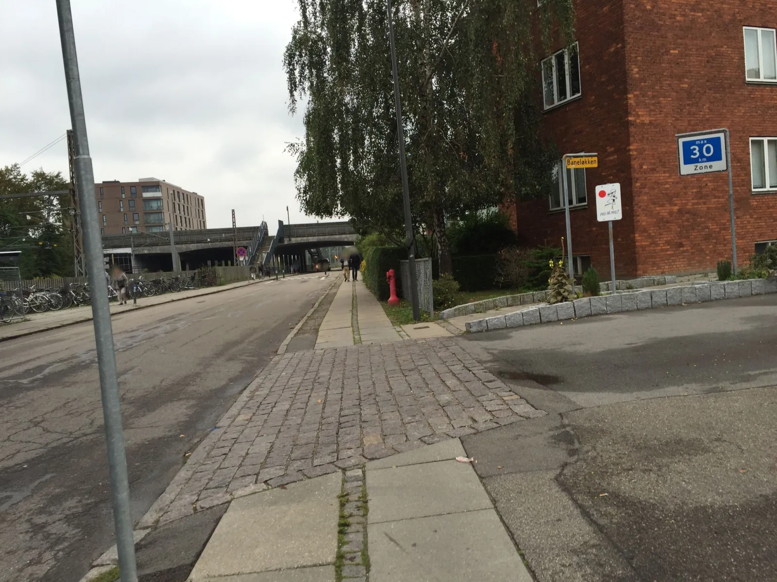 Mapillary-Foto in der Nähe von Grill & Kebab House