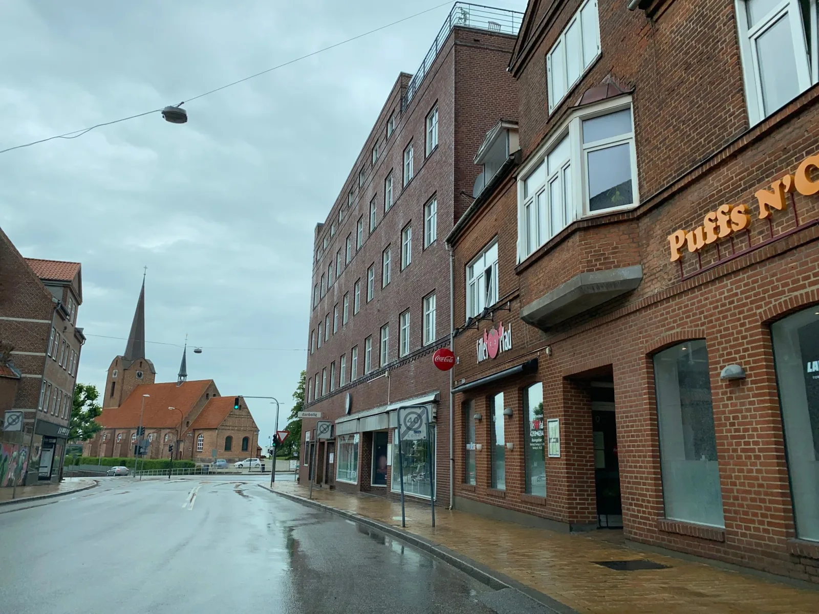 Mapillary-foto nær Rainbow Sushi