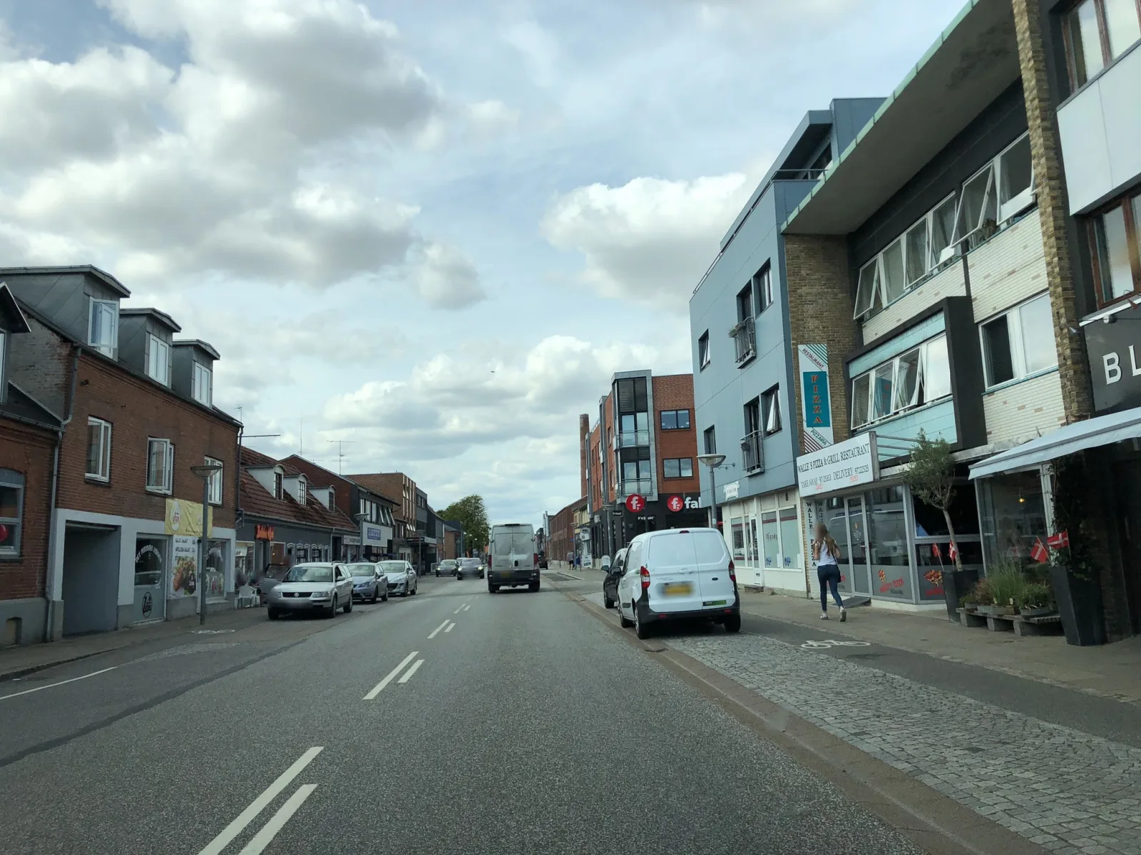 Mapillary-Foto in der Nähe von Pizza Papay