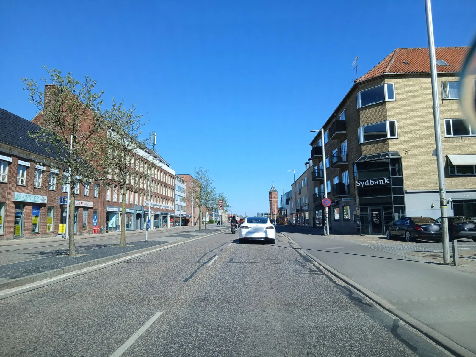 Mapillary-Foto in der Nähe von Hanami Sushi