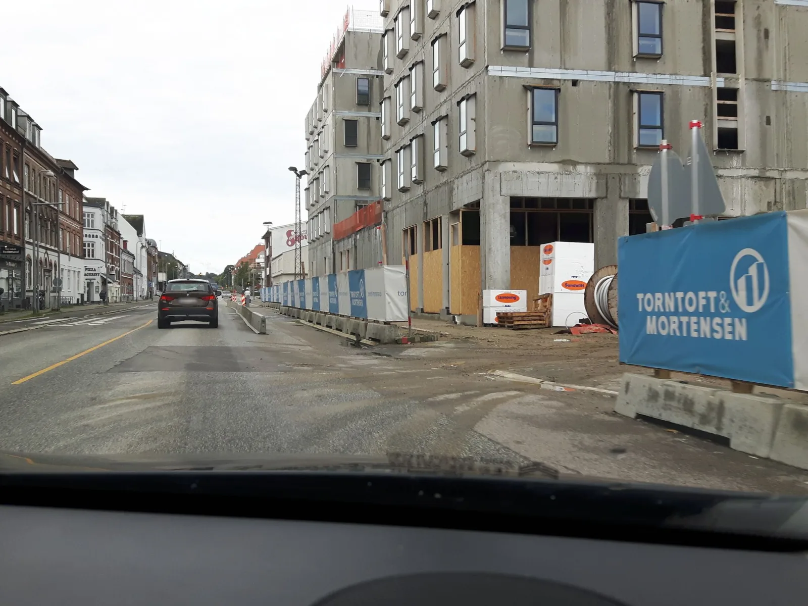 Mapillary-Foto in der Nähe von Princess Kebab & Pizza