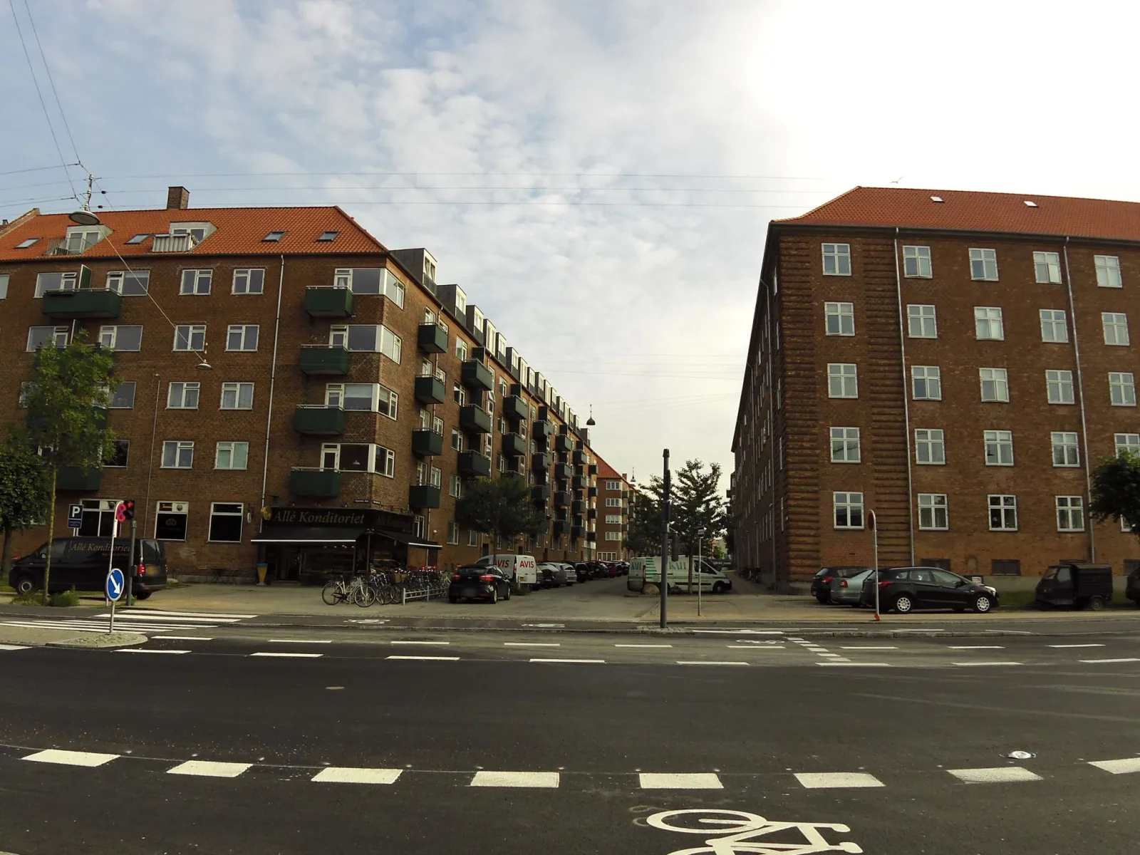 Mapillary-Foto in der Nähe von Helges Ost & Bageri